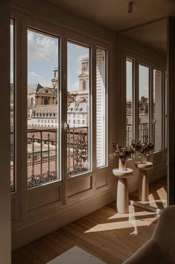 A refined approach to space, light, and perspective, emblematic of our interior design work in NYC and Paris.